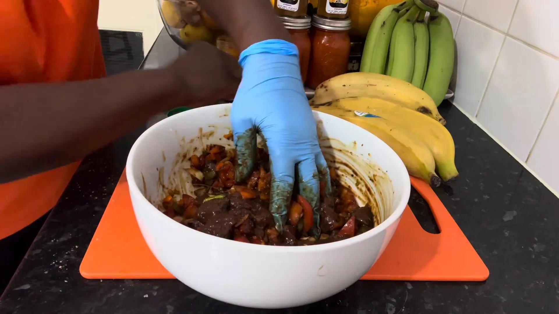 Mixing liver with seasonings