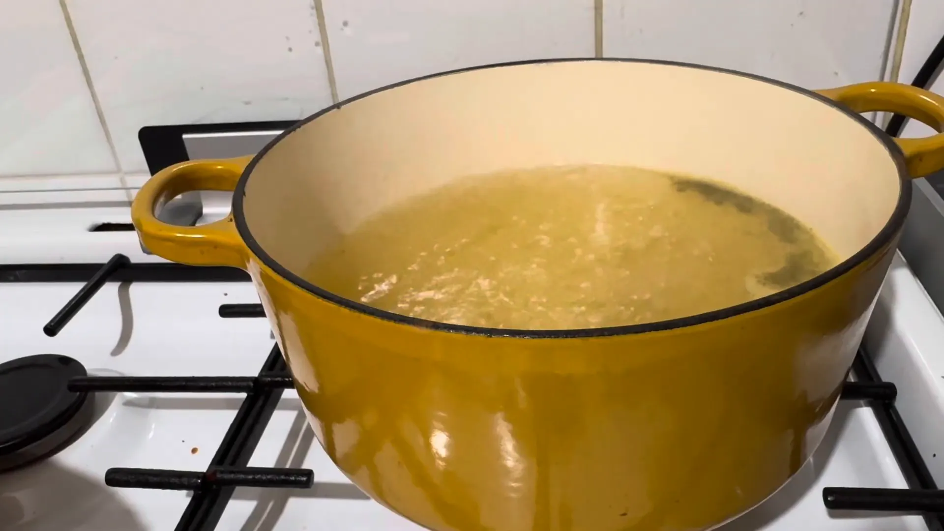 Boiling green bananas