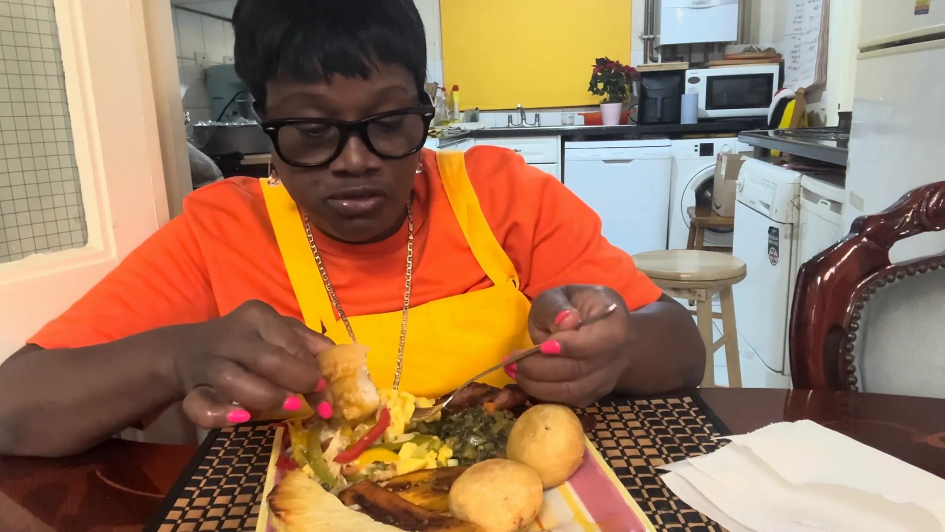 Donna inviting viewers to subscribe