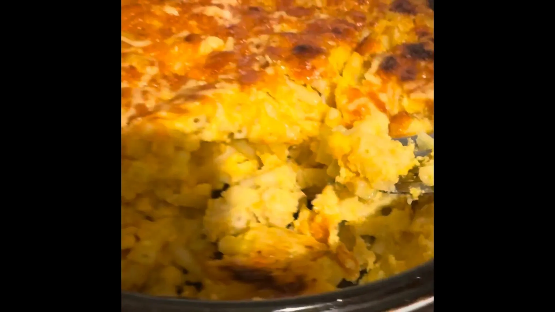 Final baked macaroni cheese ready to serve