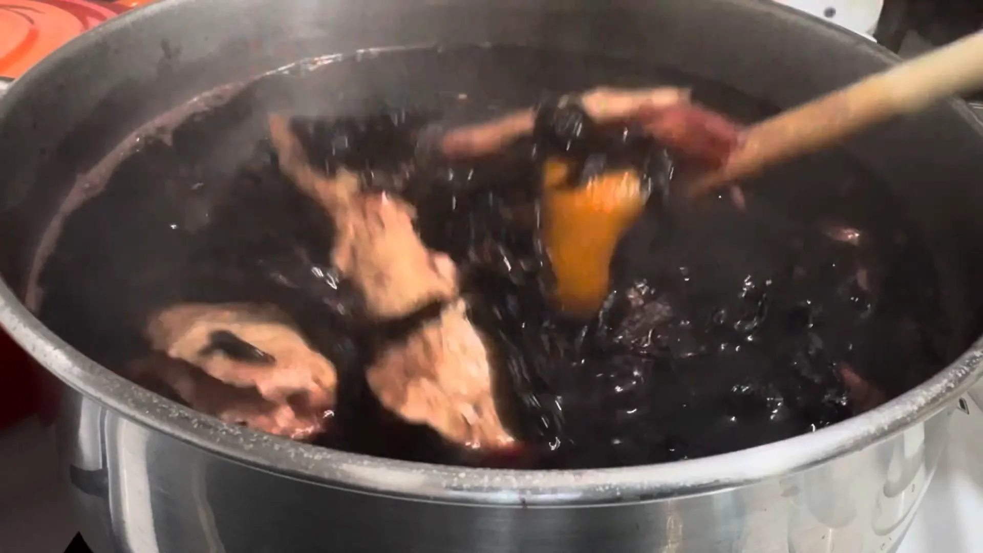 Color of the steeping sorrel