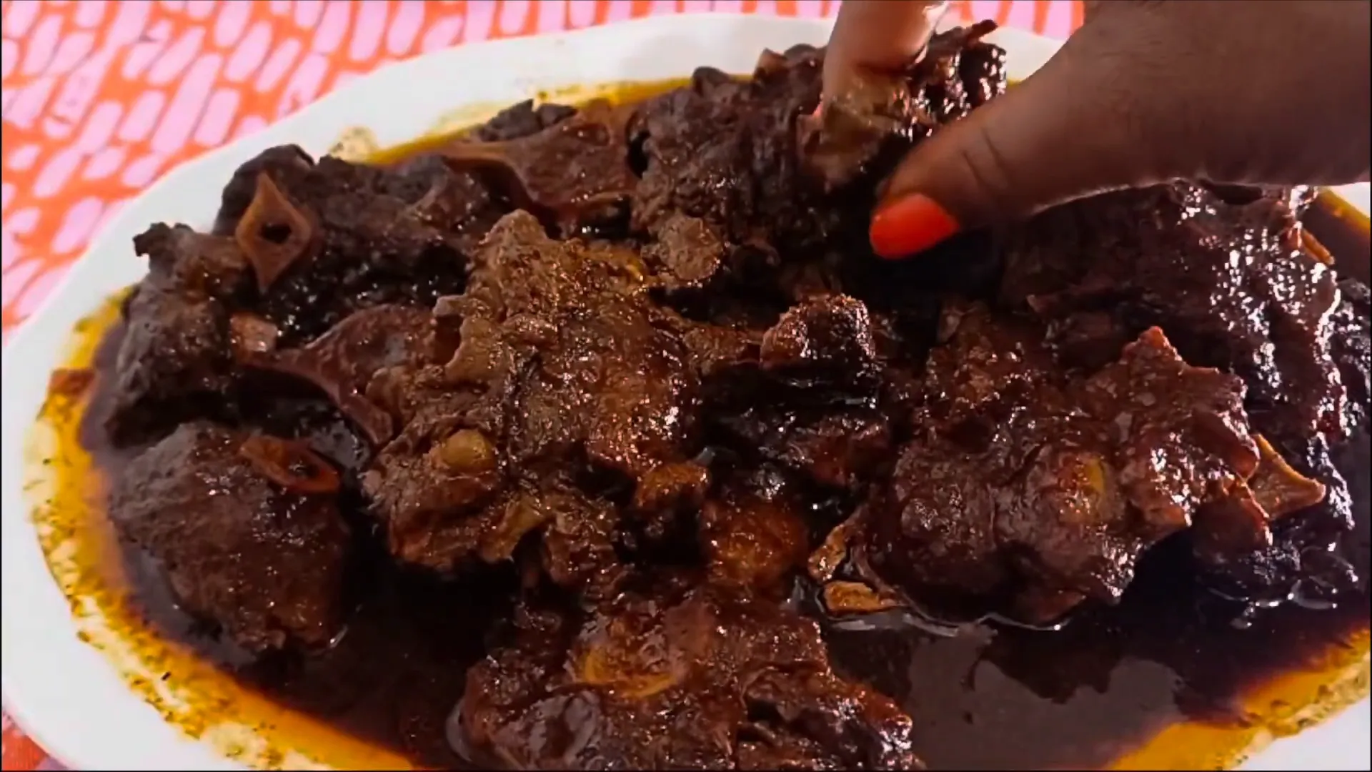 Serving oxtail with gravy