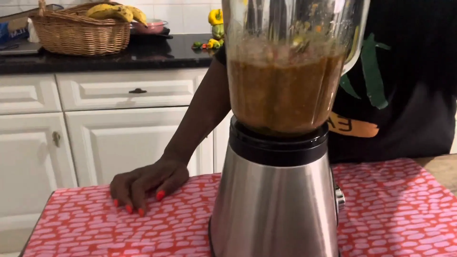 Blending vegetables for oxtail marinade