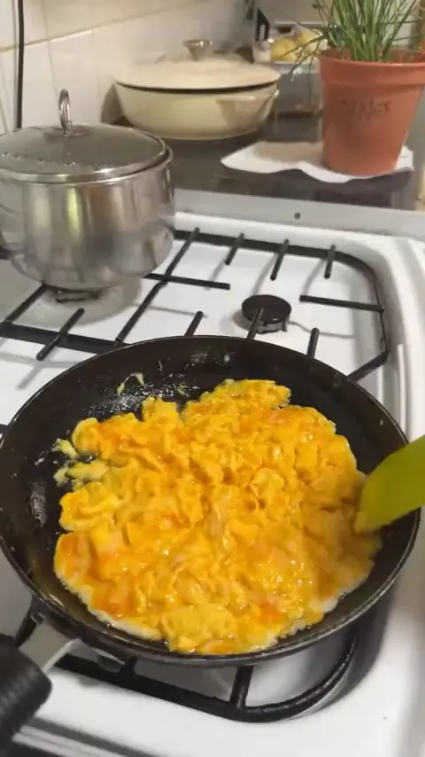 Scrambled eggs with melted cheese and fresh chives